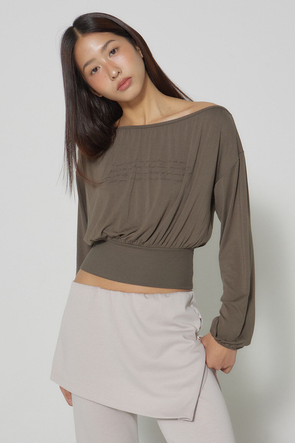 dearstalker-ss-25-tina-shirring-boatneck-longsl-t-mocha