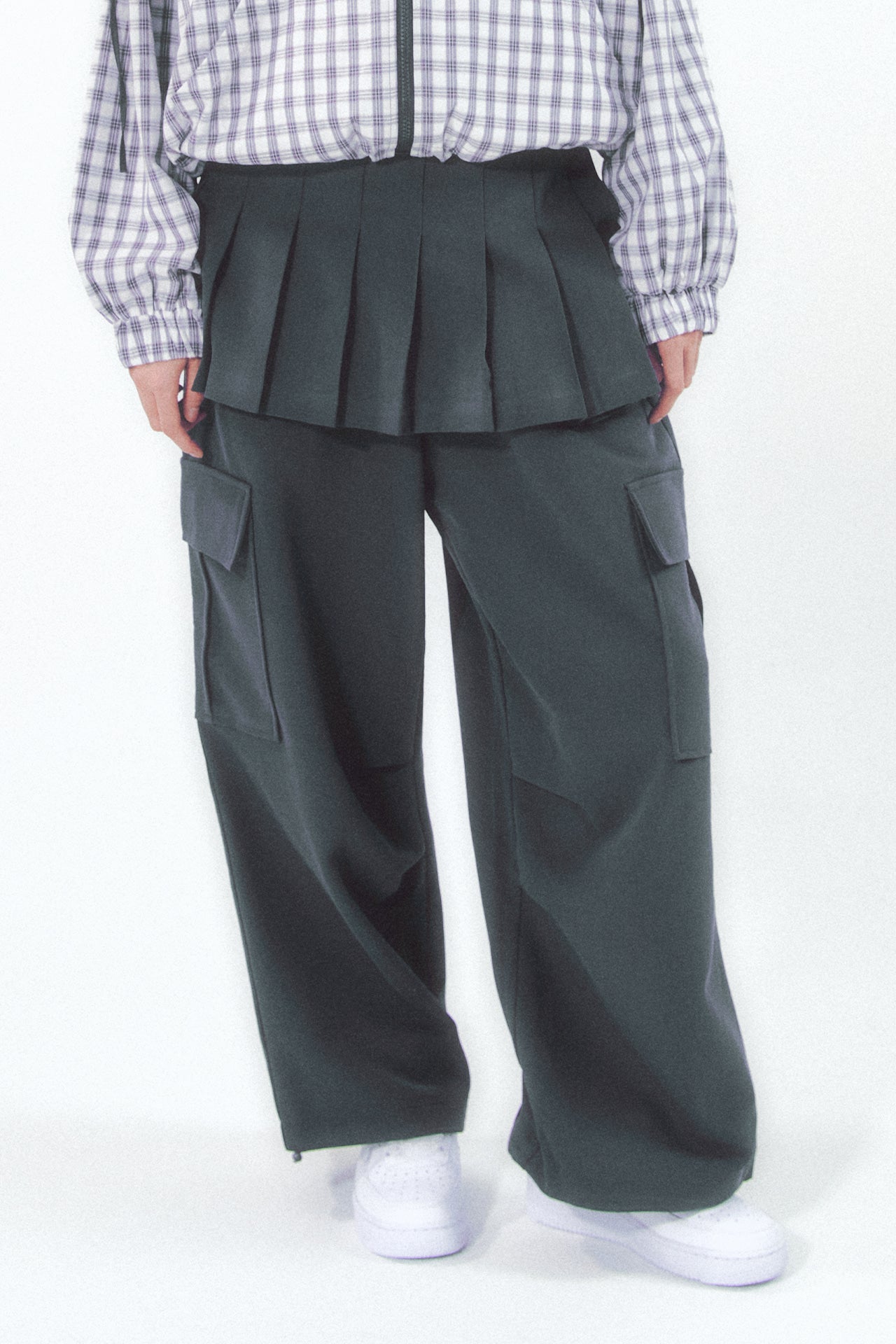 moilly-fw-24-pleats-skirt-cargo-pants-set-charcoal