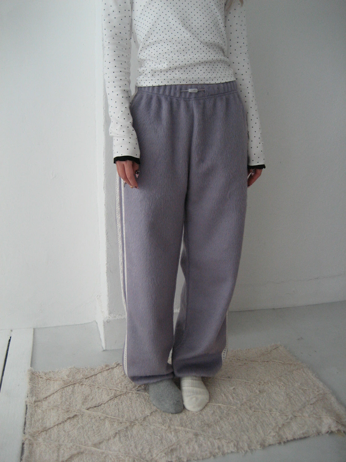 [SHAKIRI] FW 24 FURRY LACE TRIMMING PANTS (PURPLE)