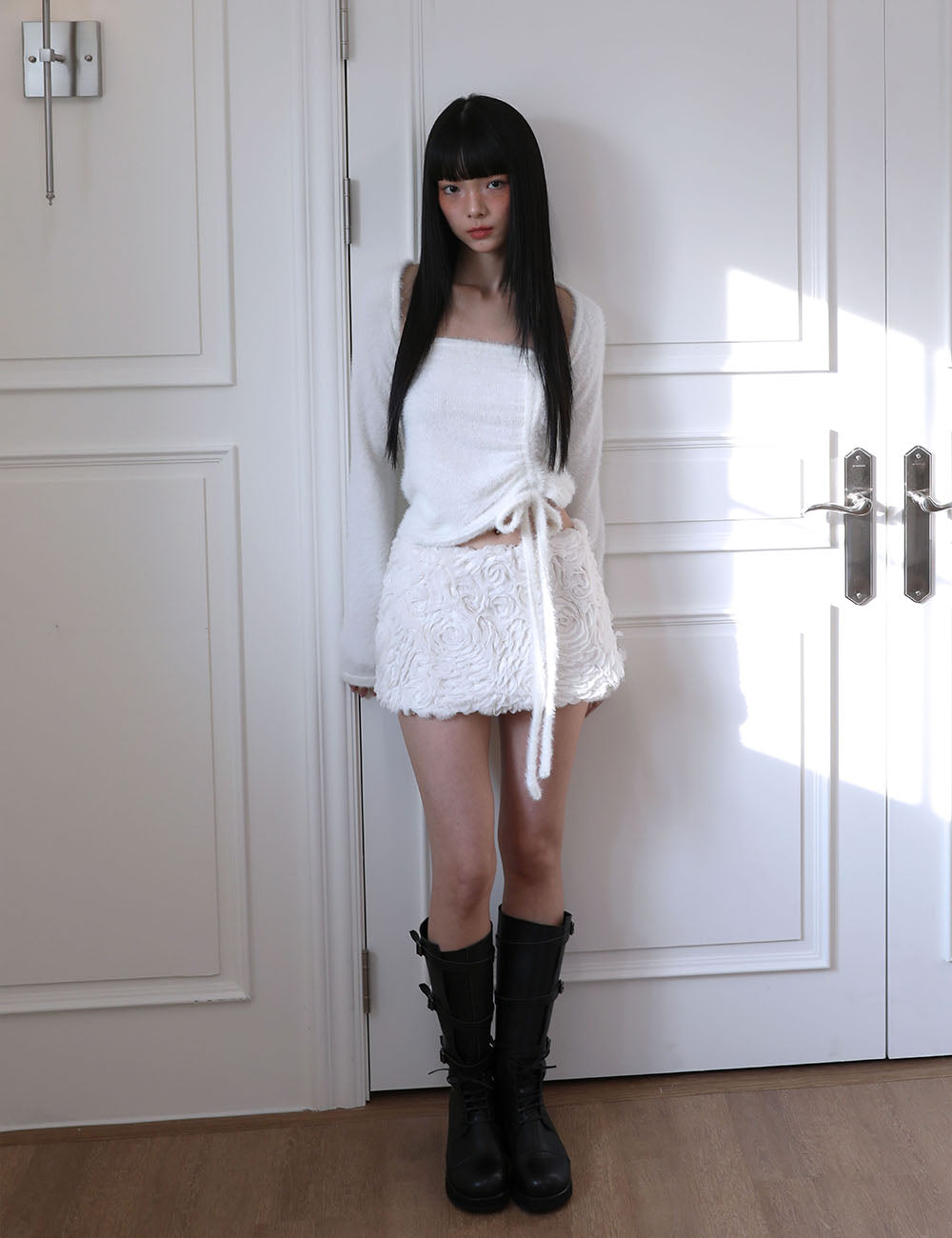 ugly-shadow-fw-24-rose-fur-mini-pants-skirt(ivory)