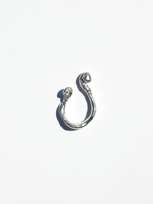 inodore-seasonless-spirula-earcuffsilver