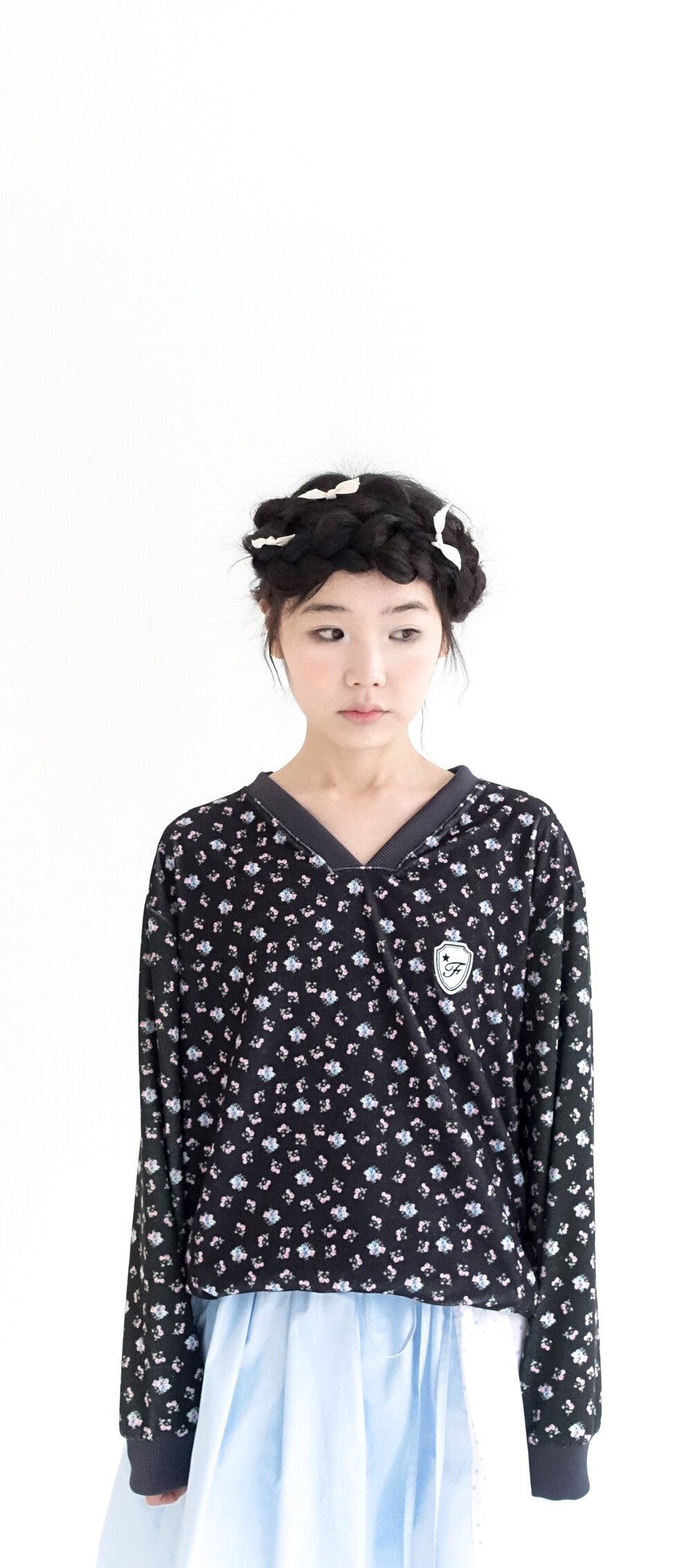 faerie-ss-25-(f.e.e.s)-v-neck-flower-terry-shirt-(black)